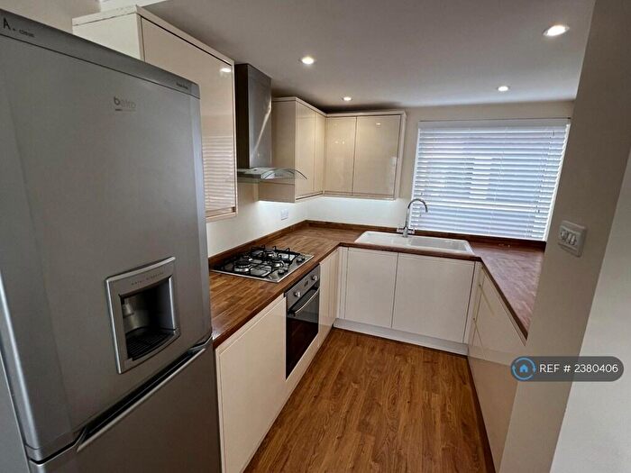 1 Bedroom Flat To Rent In The Redlands, Beckenham, BR3