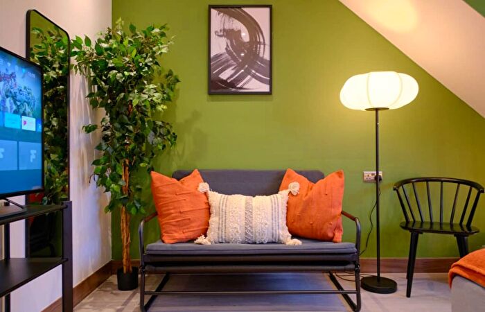 1 Bedroom Studio To Rent In Woodstock Rd, London, NW11