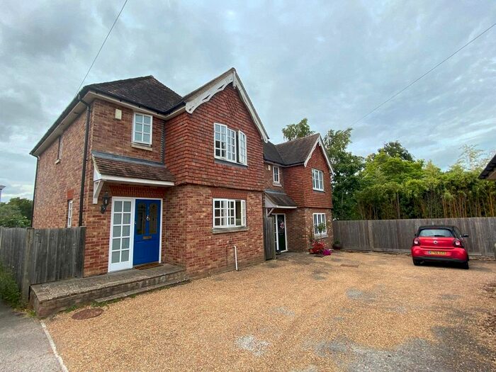 3 Bedroom Detached House To Rent In Hazlitts Place, Maidstone, Kent, ME15