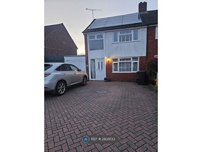 3 Bedroom Semi Detached House To Rent In Walgrave Road, Dunstable, LU5