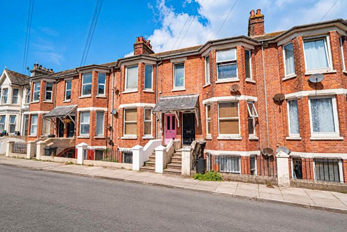 2 Bedroom Flat For Sale In Emmanuel Road, Hastings, TN34