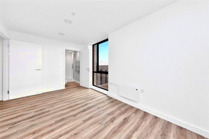 2 Bedroom Flat To Rent In Calibra Court, Kimpton Road, Luton, LU2