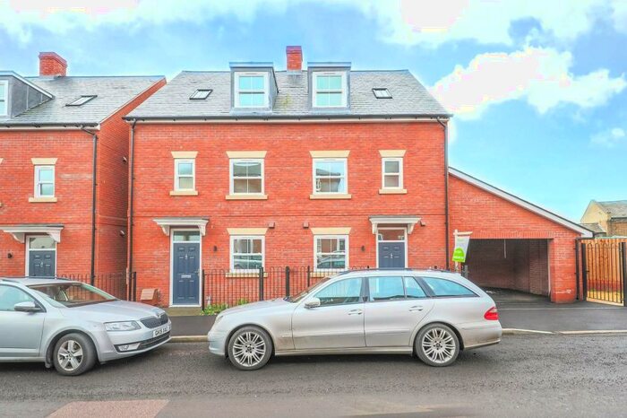 3 Bedroom Semi-Detached House To Rent In George Street, Harwich, CO12