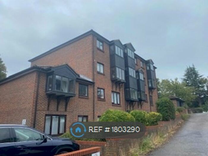 1 Bedroom Flat To Rent In Honeysuckle Court, London, SE12