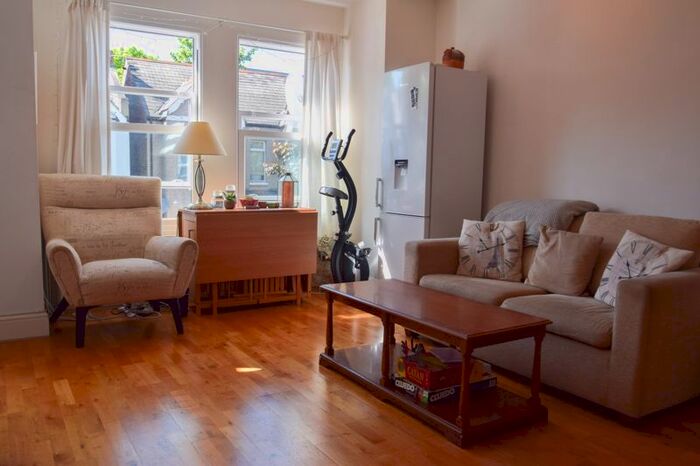 2 Bedroom Flat To Rent In West Gardens, Colliers Wood, London, SW17