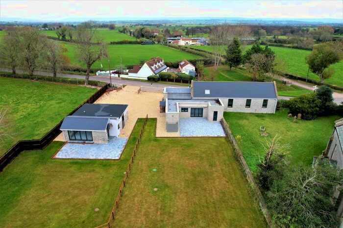 6 Bedroom Detached Bungalow For Sale In Mark Road, Burtle, Bridgwater, TA7