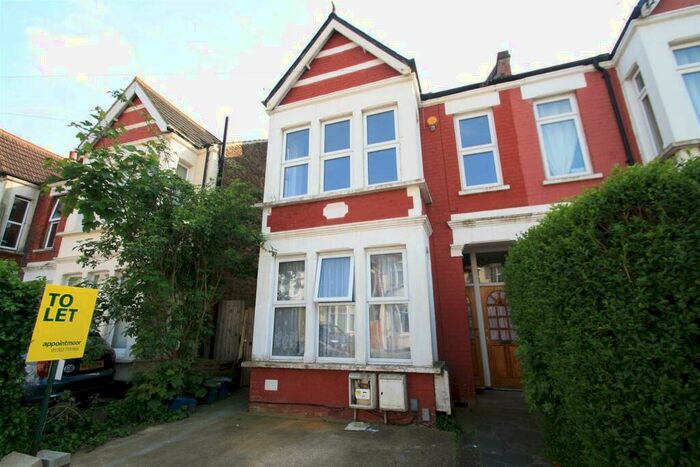 2 Bedroom Flat To Rent In Claremont Road, Westcliff-On-Sea, SS0