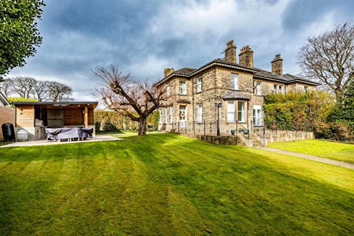 6 Bedroom Semi-Detached House To Rent In Keighley Road, Halifax, HX2