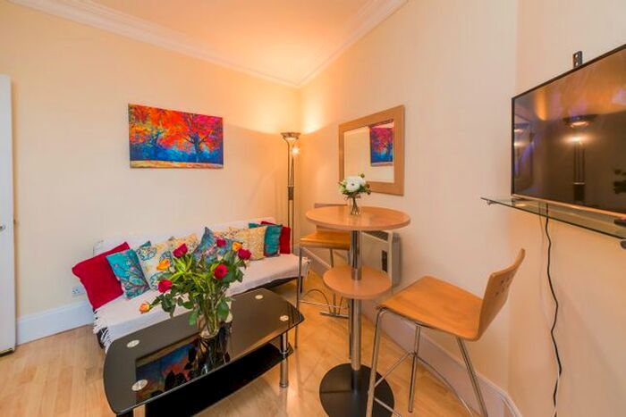 1 Bedroom Flat To Rent In White Horse Street, London, W1J