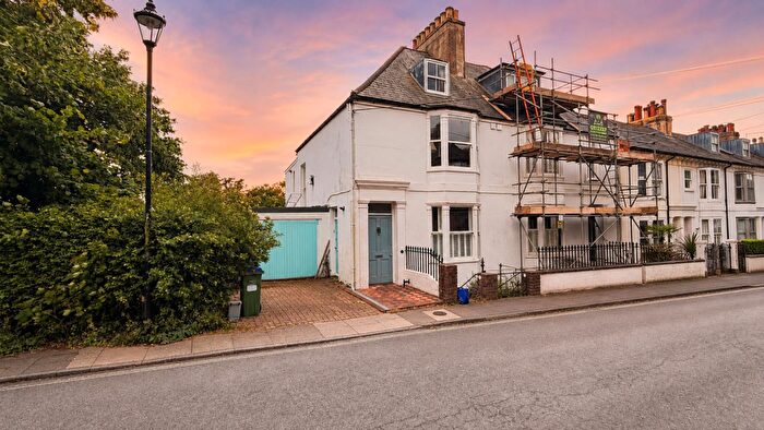 2 Bedroom Flat For Sale In Grange Road, Lewes, BN7