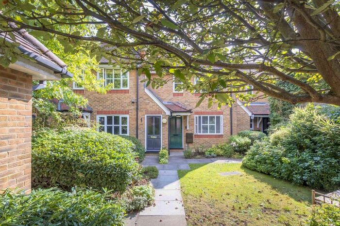 1 Bedroom Flat To Rent In Thames Street, Sunbury-On-Thames TW16