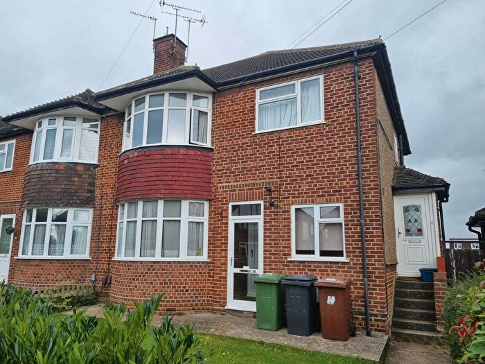 2 Bedroom Property To Rent In Aberdale Gardens, Potters Bar, EN6