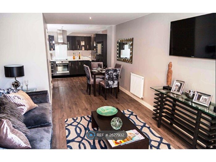 2 Bedroom Flat To Rent In Crown Drive, Romford, RM7