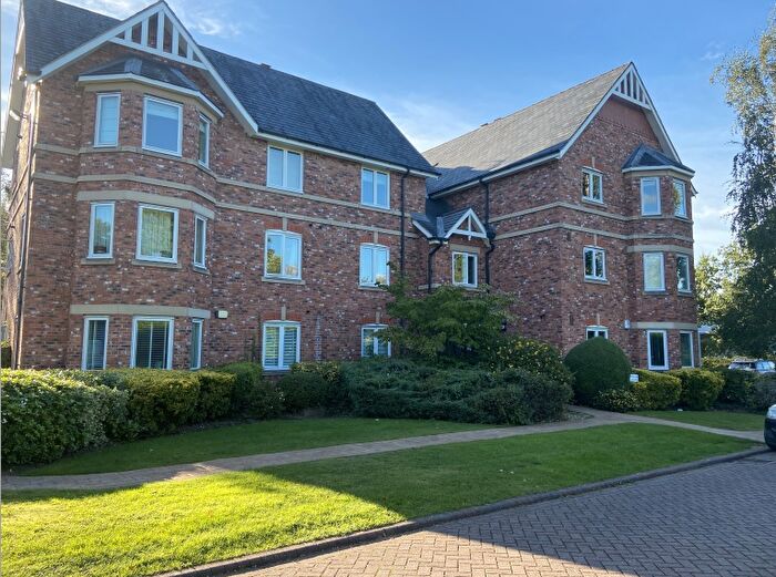 2 Bedroom Flat To Rent In Eton Drive, Cheadle, SK8
