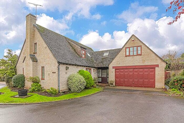 4 Bedroom Detached House For Sale In Broadmarsh Lane, OX29