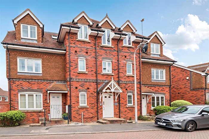 2 Bedroom Apartment For Sale In Carina Drive, Wokingham, Berkshire, RG40