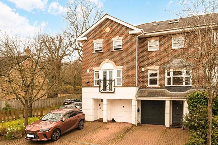 4 Bedroom Semi Detached House To Rent In Hayward Road, Thames Ditton, KT7