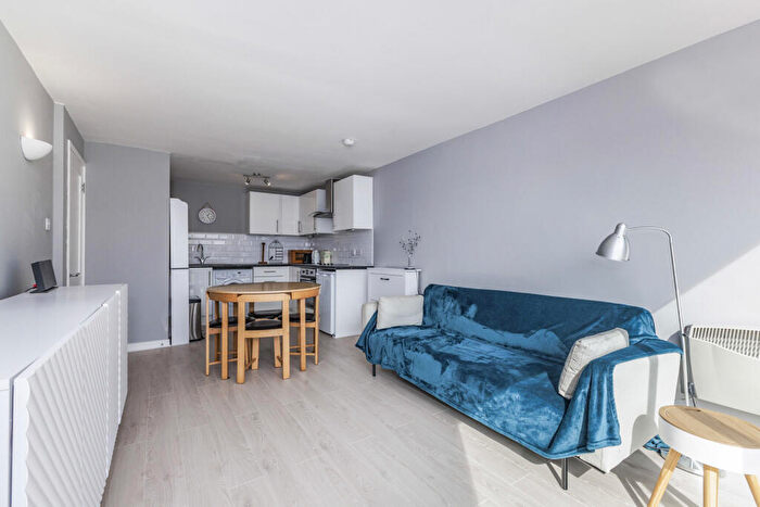 Flat To Rent In Royal Crest House, - Upper Mulgrave Road, SM2