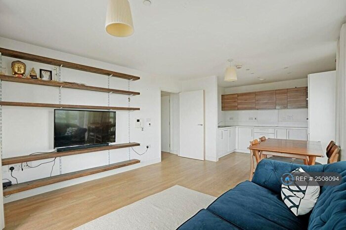 2 Bedroom Flat To Rent In Marner Point, London, E3