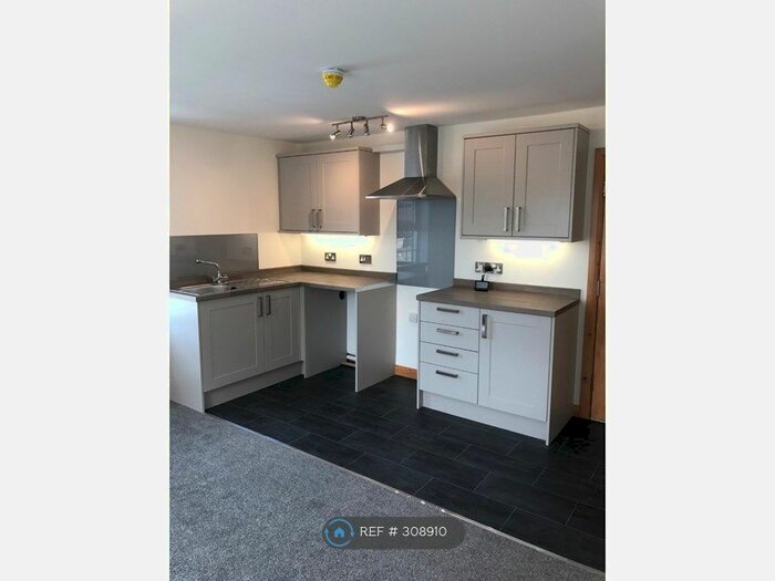 2 Bedroom Flat To Rent In New Road, Newtown, SY16