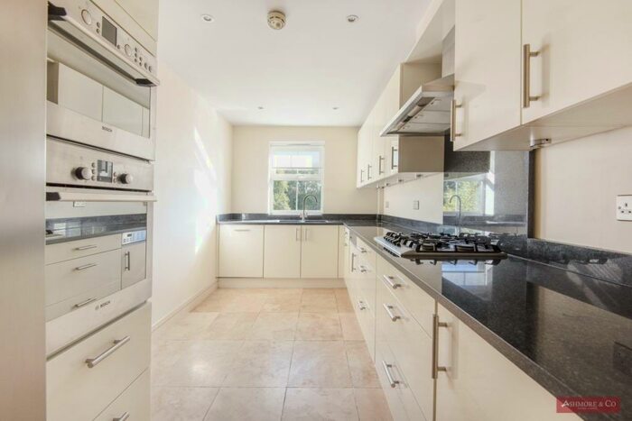 3 Bedroom Flat To Rent In Grasmere Court, Holders Hill Gardens, NW4