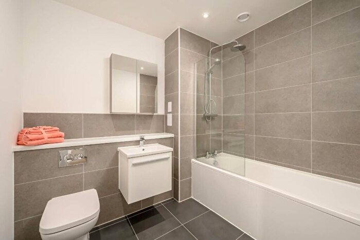 2 Bedroom Apartment To Rent In Stead's Place, Edinburgh, EH6