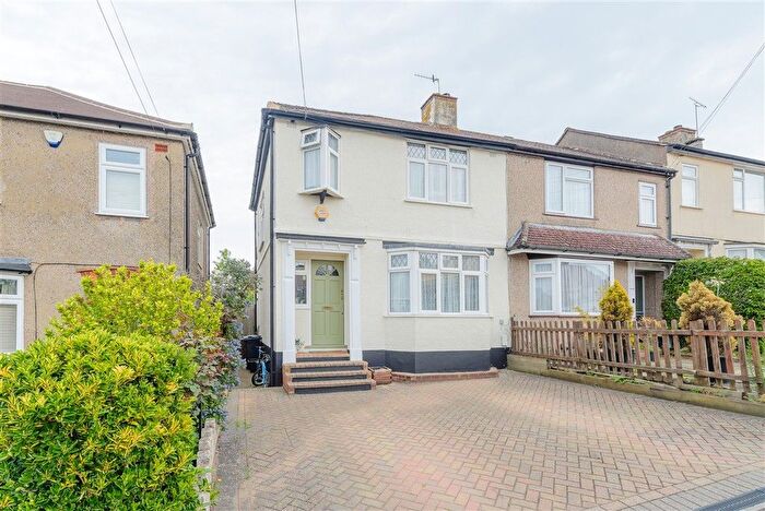 3 Bedroom End Of Terrace House For Sale In Prince Albert Square, Redhill, Surrey, RH1