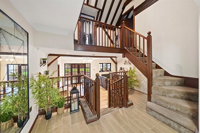 4 Bedroom Detached House For Sale In Cranford Lane, Harlington, UB3