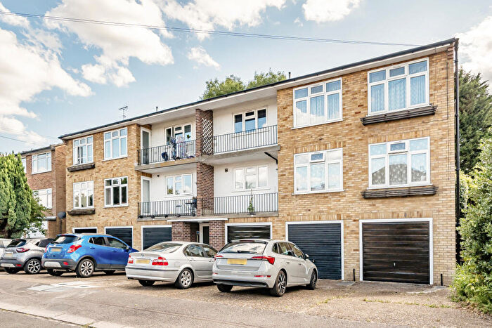 2 Bedroom Apartment To Rent In Warwick Road, Barnet, EN5