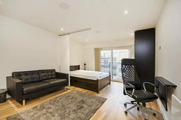 Studio To Rent In Boulevard Drive, London, NW9