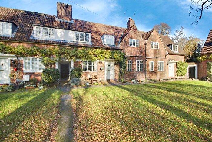 3 Bedroom Terraced House For Sale In Brockett Close, Welwyn Garden City, AL8