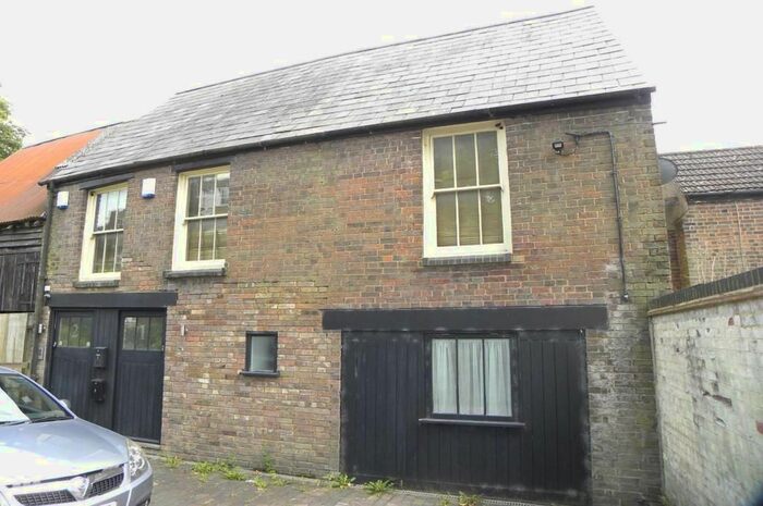2 Bedroom Mews House To Rent In Wood Street, Dunstable, LU6
