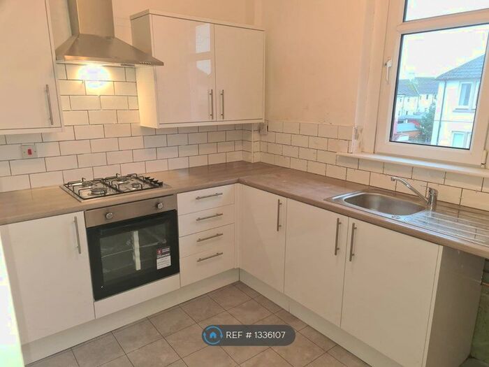 2 Bedroom Flat To Rent In Stewart Crescent, Newmains, Wishaw, ML2