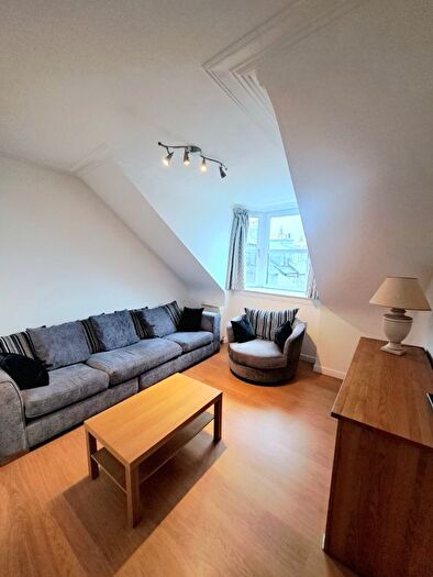 2 Bedroom Flat To Rent In Crown Terrace, Top Floor, City Centre, Aberdeen, AB11