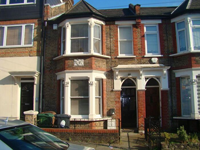 1 Bedroom Flat To Rent In Cavendish Road, Highams Park, E4