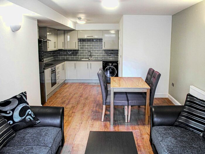 2 Bedroom Flat To Rent In East Parade, Harrogate, #, HG1