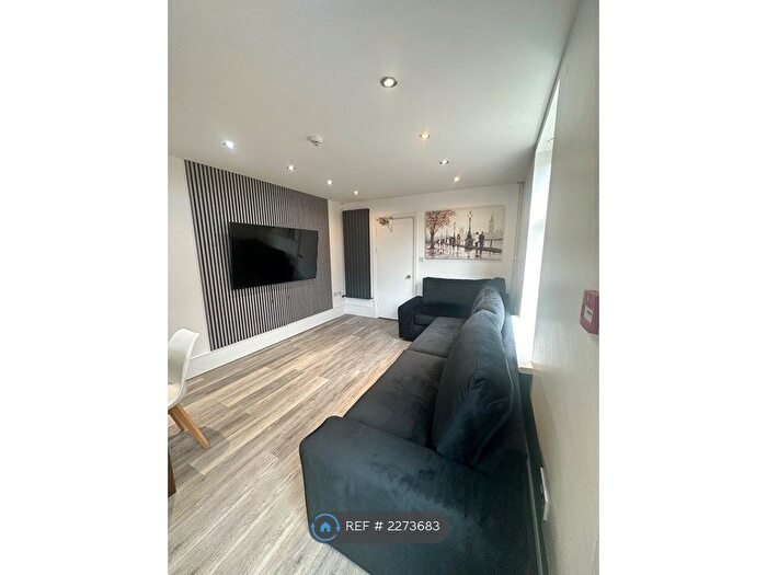 6 Bedroom Semi-Detached House To Rent In Derby Grove, Nottingham, NG7