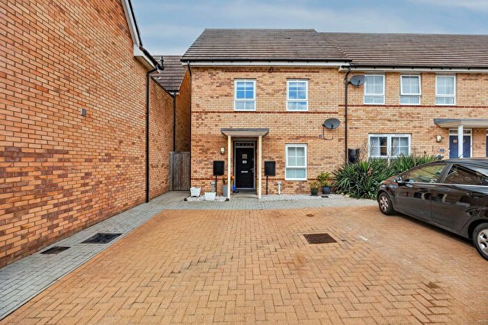 1 Bedroom Flat For Sale In Vulcan Croft, Fairfields, Milton Keynes, MK11