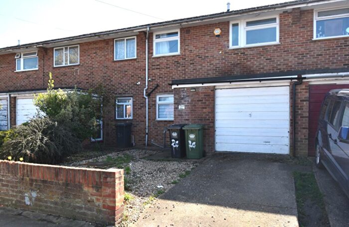 3 Bedroom Terraced House To Rent In Waters Road London, SE6