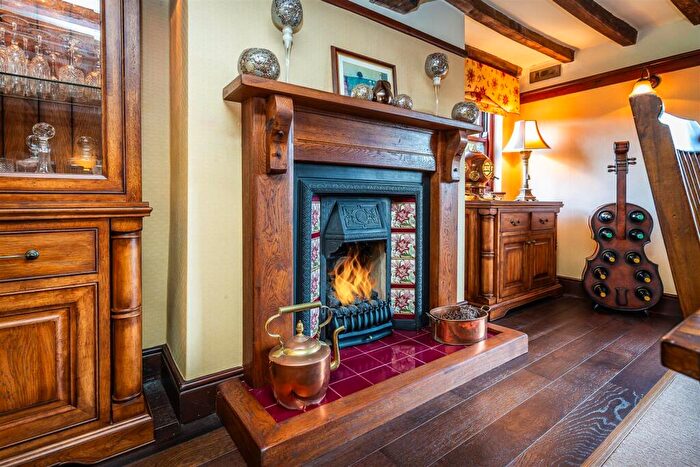 3 Bedroom Detached House For Sale In High Street, East Ferry, DN21