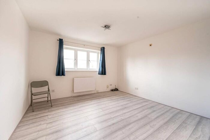 2 Bedroom Flat To Rent In Chobham Road, Maryland, London, E15