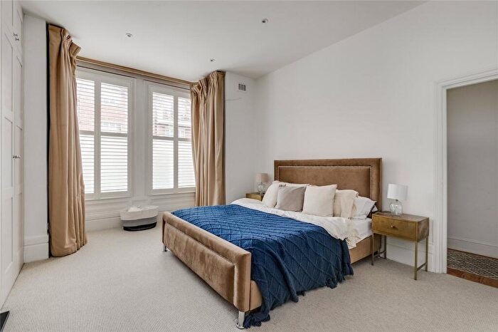 2 Bedroom Apartment To Rent In Broomwood Road, SW11