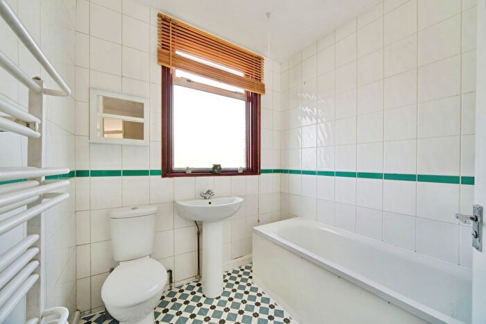 3 Bedroom Flat To Rent In Billet Road, London, E17