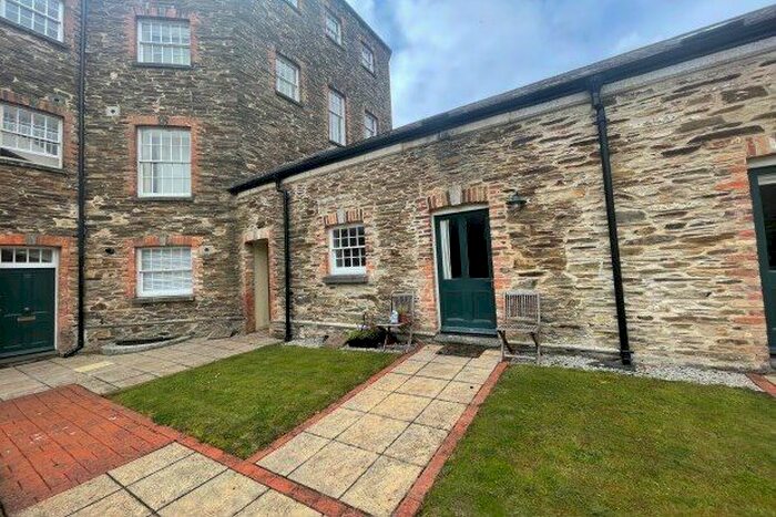 2 Bedroom Cottage To Rent In Yew Tree Court, Truro, TR1