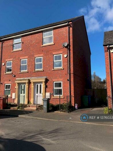 4 Bedroom End Of Terrace House To Rent In Hawkins Close, Manchester, M9