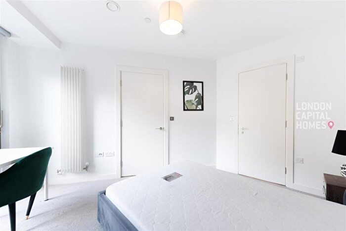 2 Bedroom Apartment To Rent In Western Gateway, London, E16