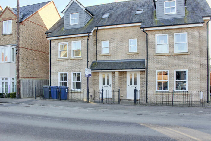 4 Bedroom Semi-Detached House To Rent In Shaftesbury Avenue, St. Neots, PE19