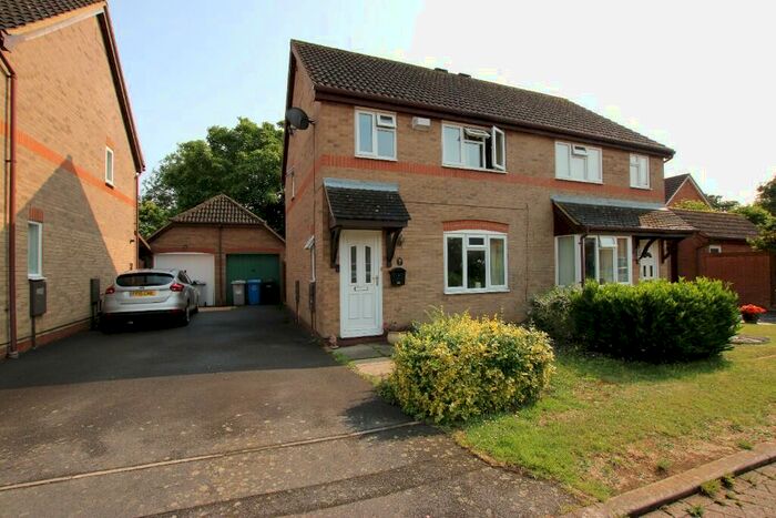 3 Bedroom Semi-Detached House To Rent In Copse Close, NN15