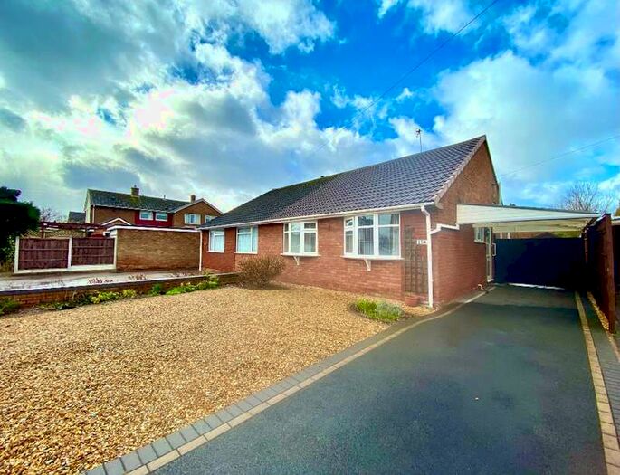 2 Bedroom Bungalow For Sale In Mildenhall Tamworth, B79