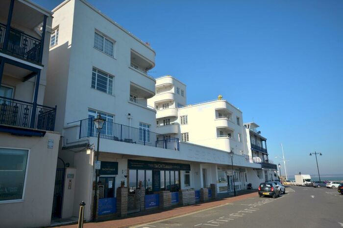 2 Bedroom Apartment To Rent In Osborne Court, Cowes, PO31